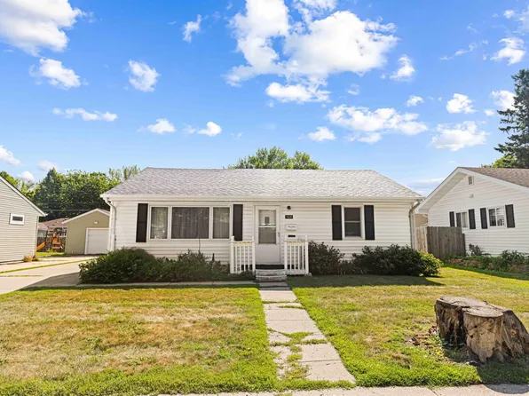1624 4th St S, Moorhead, MN 56560