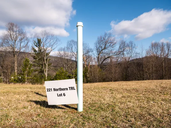 221 Northern Trl, Salem, VA 24153