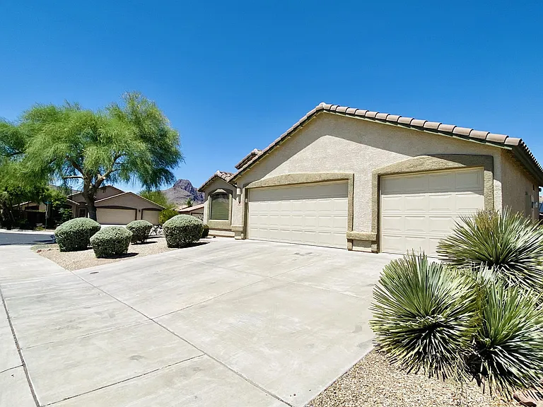 8771 N Finfrock Dr — Photo 26