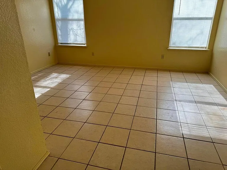 2404 Bluebonnet Dr — Photo 14