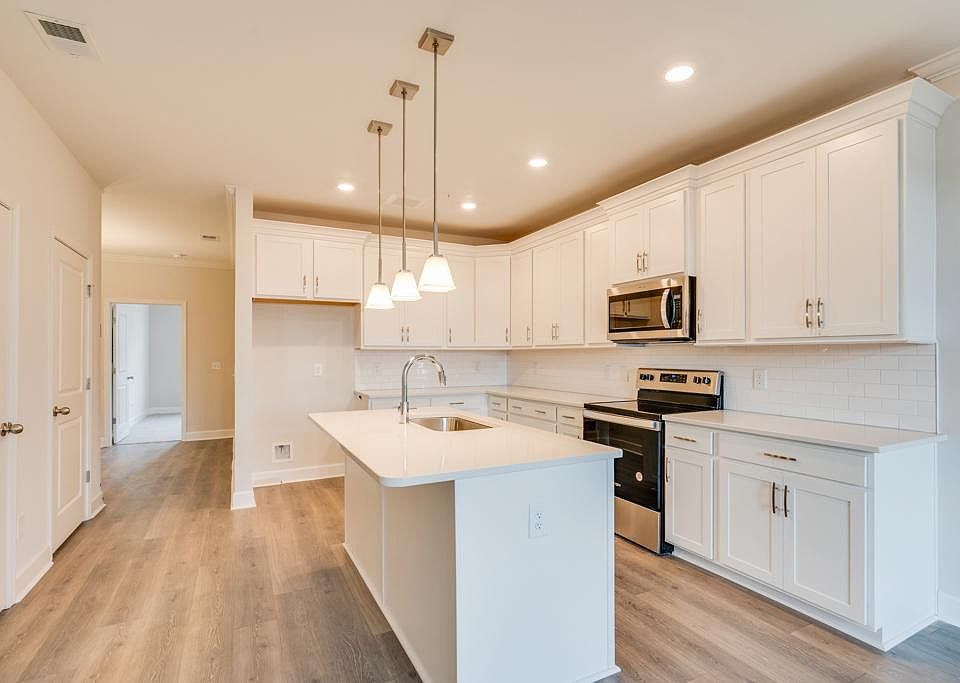 1st image of 1011 Vida Way #102