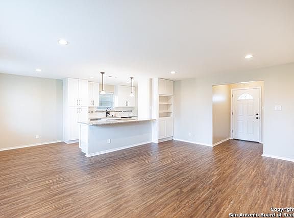 3rd image of 305 Meadow Dr