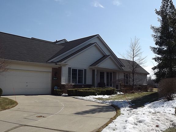 2nd image of 39439 Village Run Dr #213