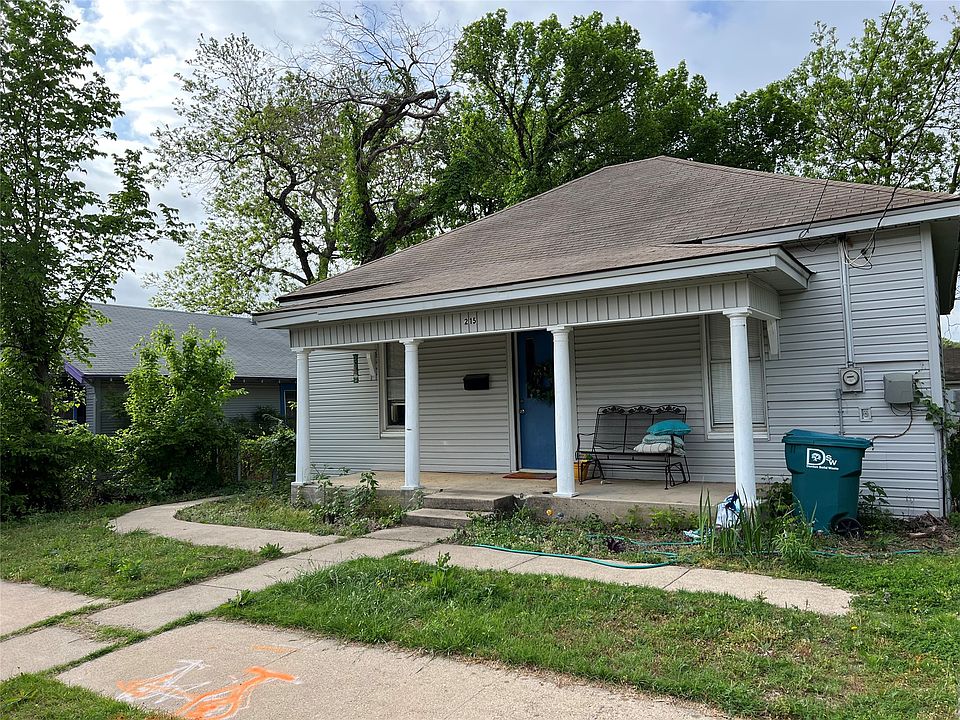 1st image of 215 Maple St