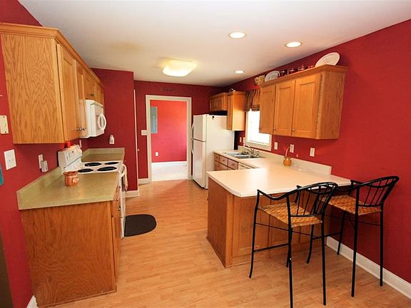 3rd image of 516 Gilead Dr