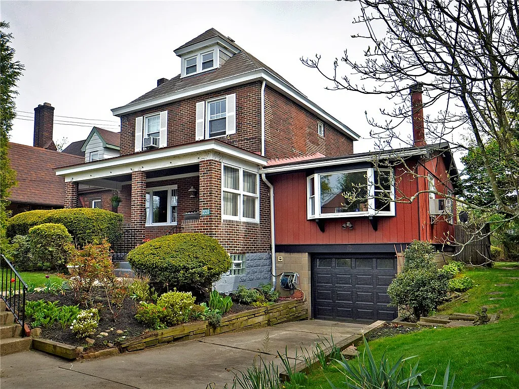 1220 Love St photo 1