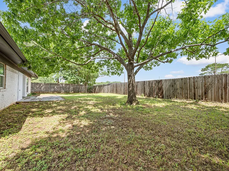 840 Edgehill Dr — Photo 18