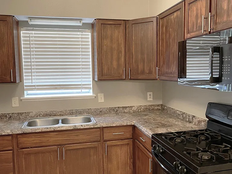10823 Beverly Hills Dr — Photo 3