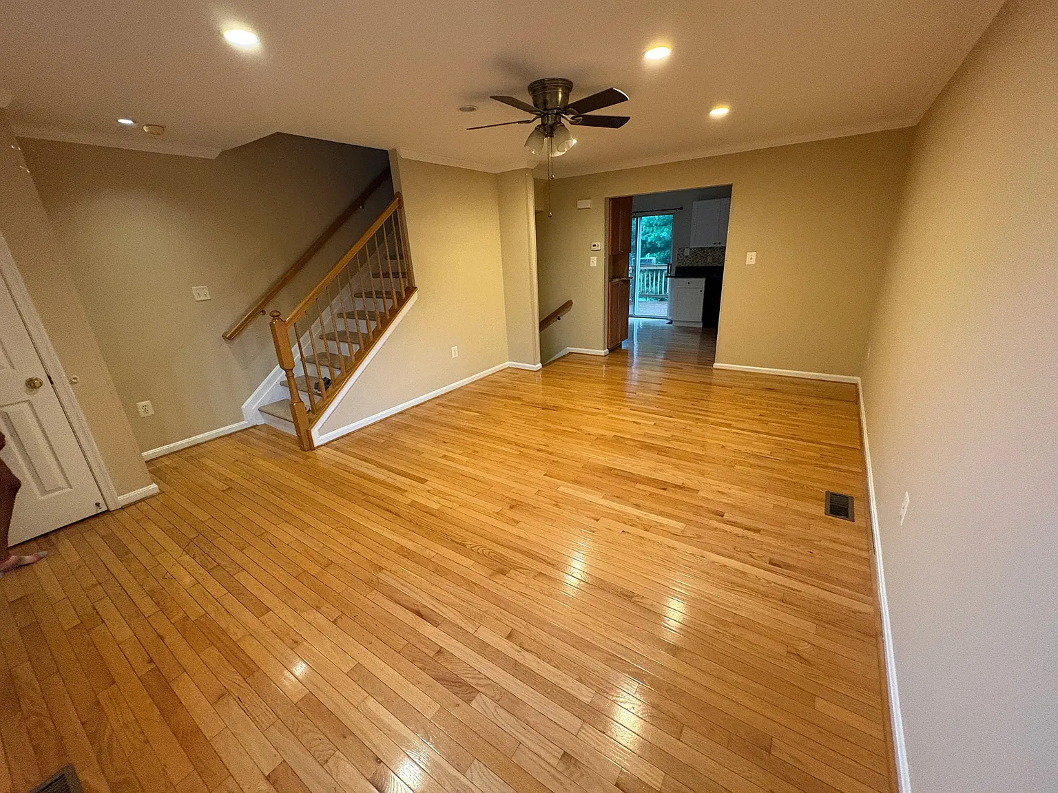4 bed, 1100 sqft, $2,800 — Photo 3