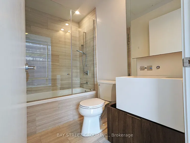 1 Bloor St E #4108 — Photo 11