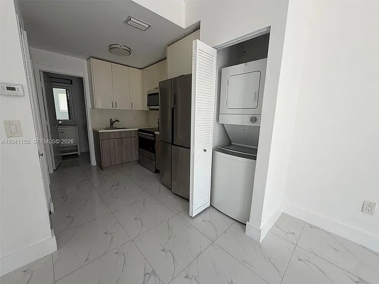 111 SW 11th Ave #5 — Photo 7