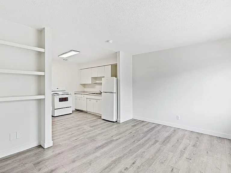 2710 Kings Way — Photo 10