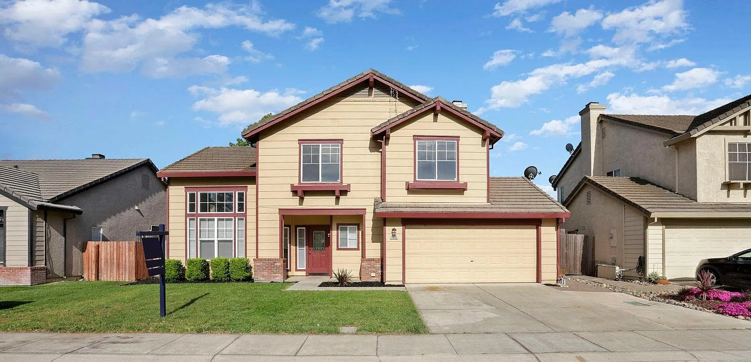 1030 Junction Dr photo 1