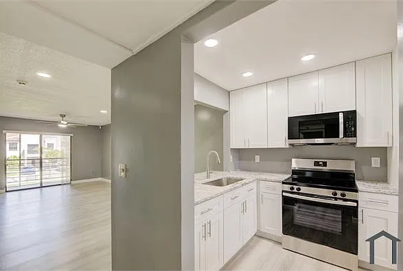 2 bed, 956 sqft, $2,250 — Photo 1
