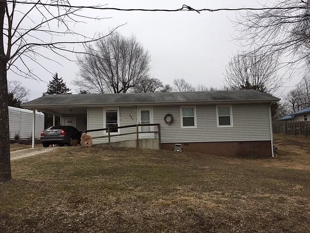 1st image of 604 Pine St