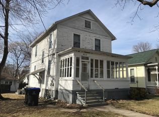 403 S McLean St, Bloomington, IL
