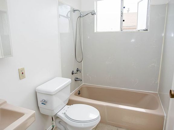 5th image of 1044 54th St #D
