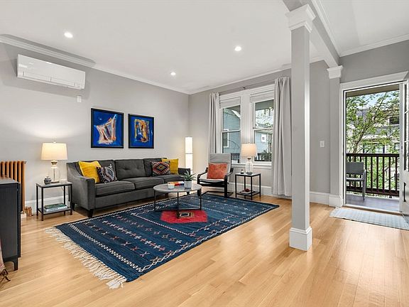 3rd image of 118 Kinnaird St #2
