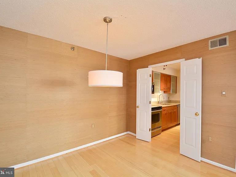 1301 N Courthouse Rd #1512 — Photo 16
