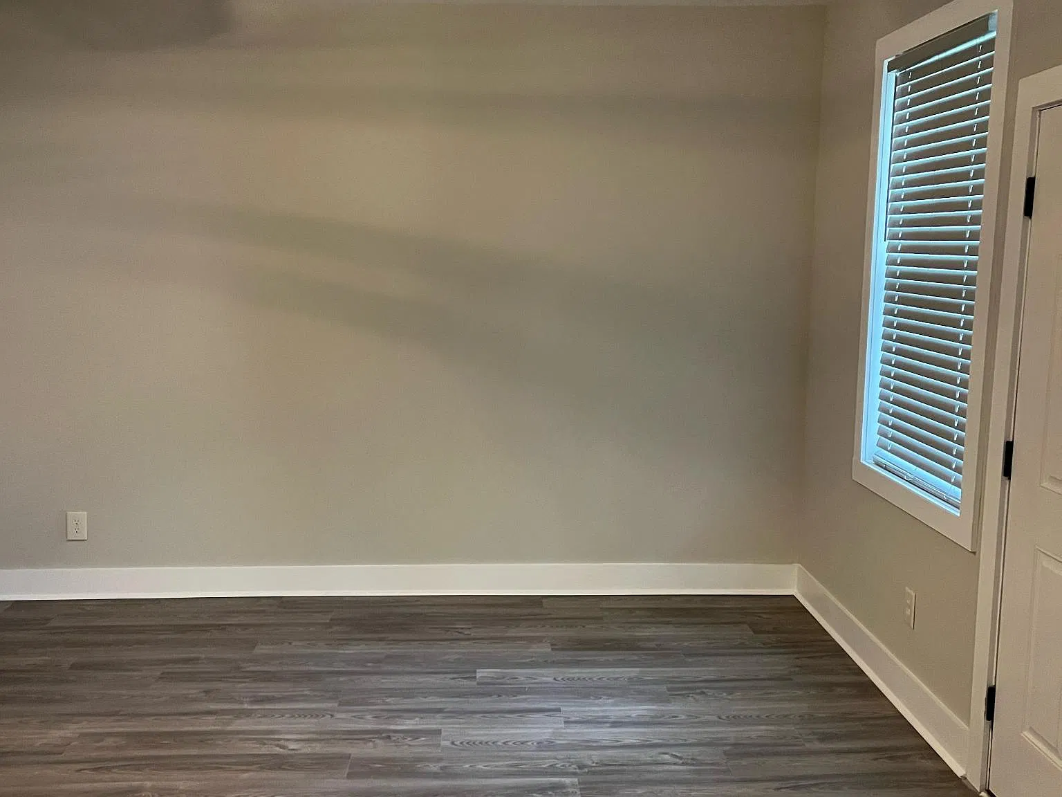1 bed, 325 sqft, $885 — Photo 3