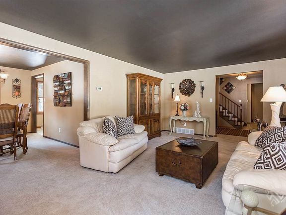 4th image of 2493 Parkwood Dr