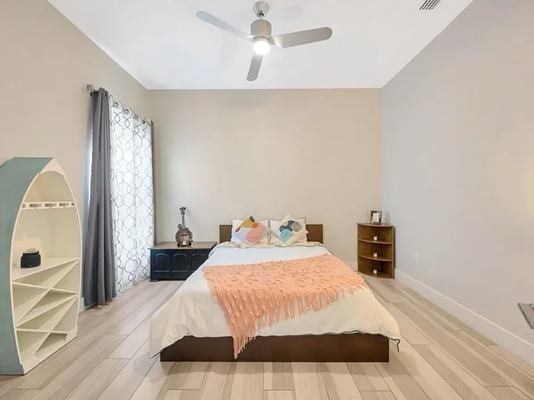 2706 W Trilby Ave — Photo 21