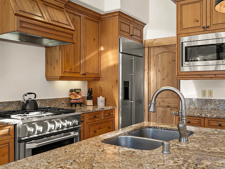 10247 Valmont Trl — Photo 11