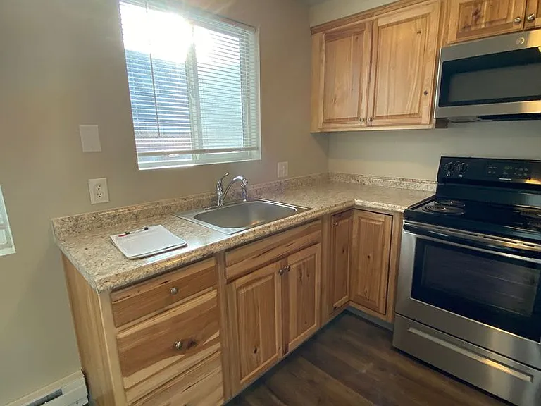 Deer St., 131 NW - 00131-DEER-00 — Photo 17