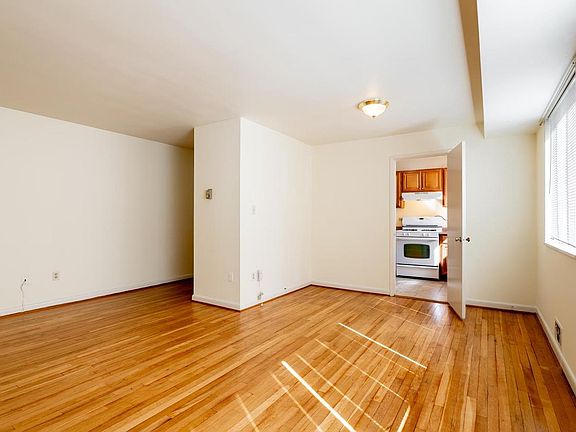3rd image of 10504 Montrose Ave APT 101