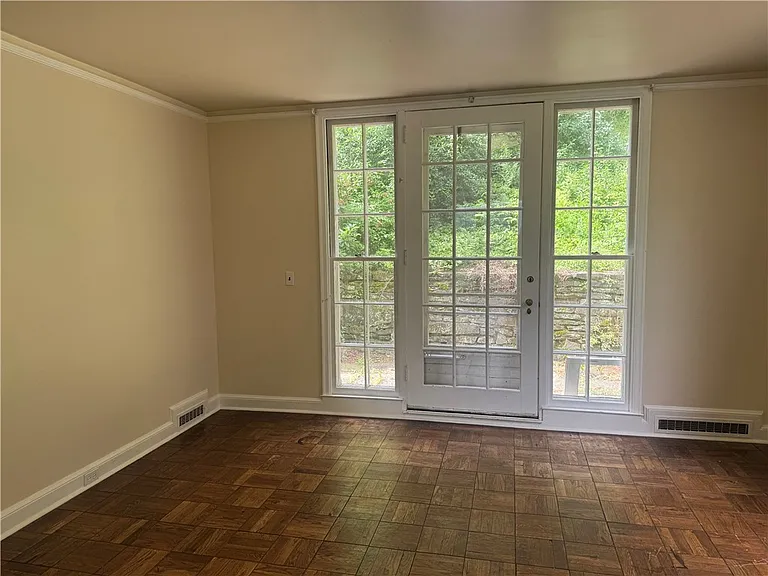134 High Rd — Photo 4
