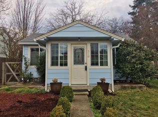 310 S 1st St, Talent, OR 97540