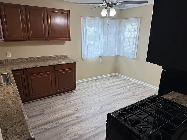 6539 Helen St — Photo 3