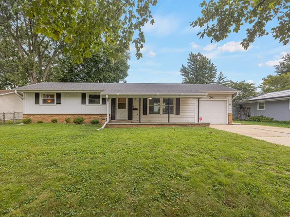 241 Arrowhead Trl, Carol Stream, IL 60188