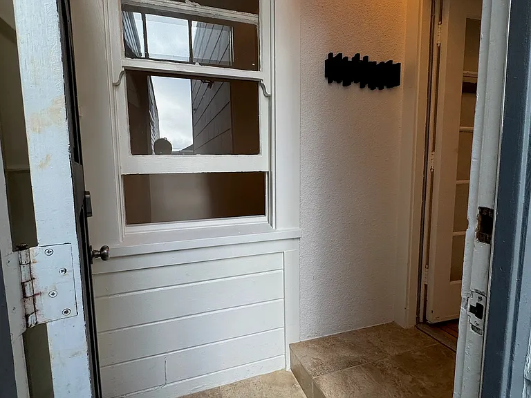 1071 De Haro St — Photo 4