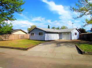 7956 Division Rd, White City, OR 97503