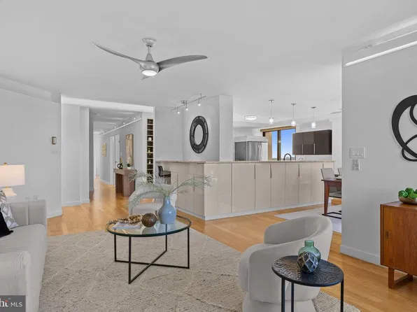 4141 Henderson Rd #910, Arlington, VA 22203