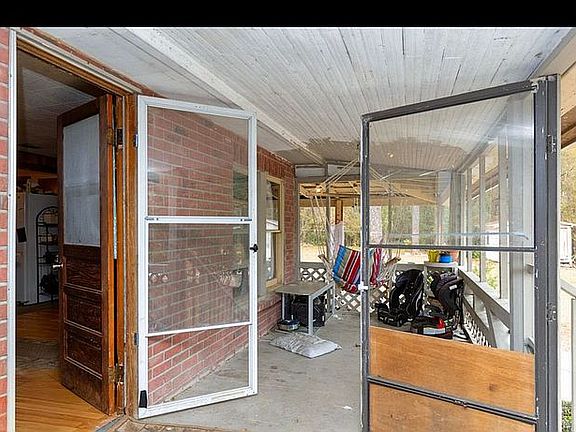 3rd image of 10076 River Oaks Cir
