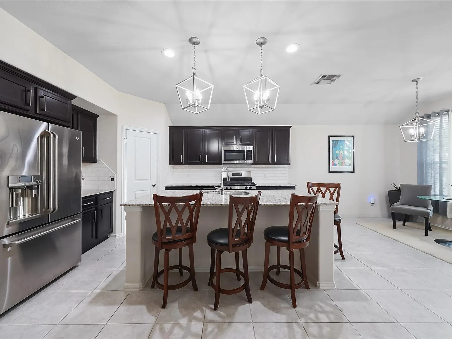 4 bed, 2.5 bath, 2111 sqft, $2,300 — Photo 3