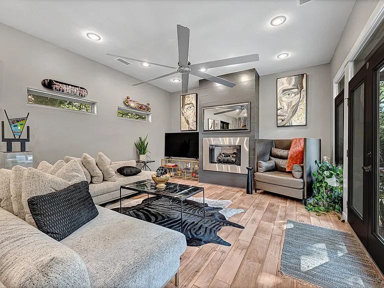 21 E Martin Luther King Blvd — Photo 17