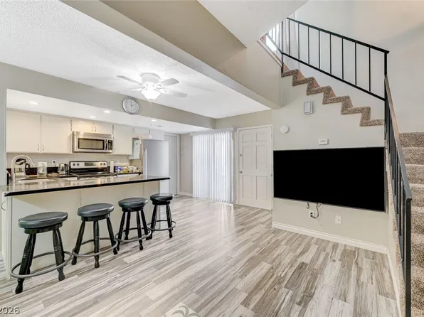 1016 Willow Tree Dr Unit B, Las Vegas, NV 89128