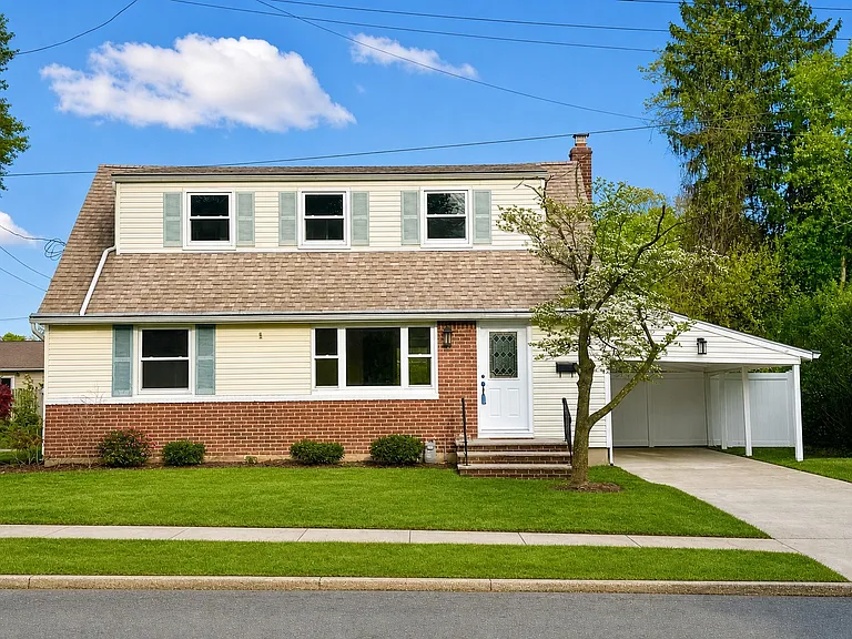 27 Runyon Ave — Photo 1