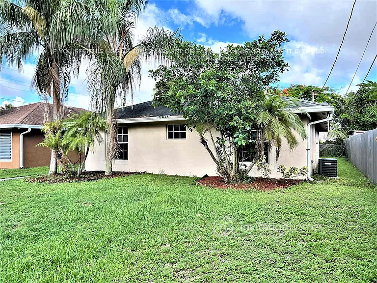 2611 Alexander Ave — Photo 3