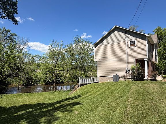 4th image of 373 River Rd