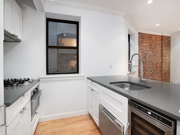 4th image of 262 Elizabeth St APT 6