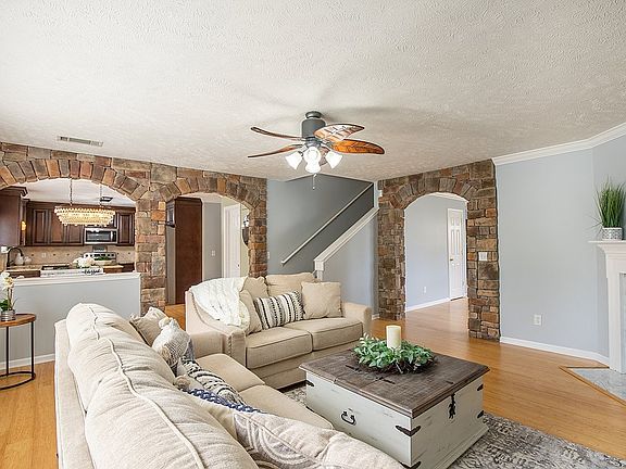 4th image of 5445 Middlebury Dr