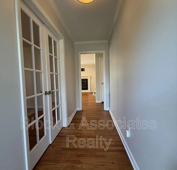 212 Sampson St — Photo 3