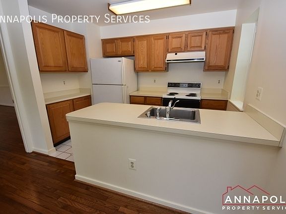 3rd image of 21 Edgewood Green Ct