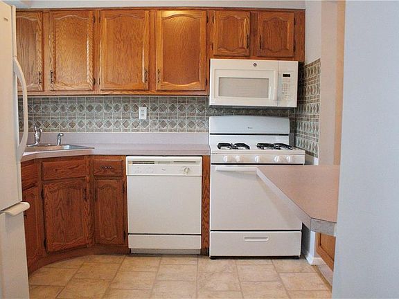 3rd image of 509 Country Club Ln