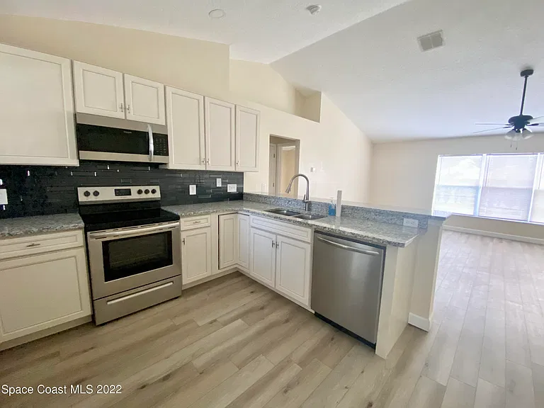 2435 Palisades Dr SE — Photo 7