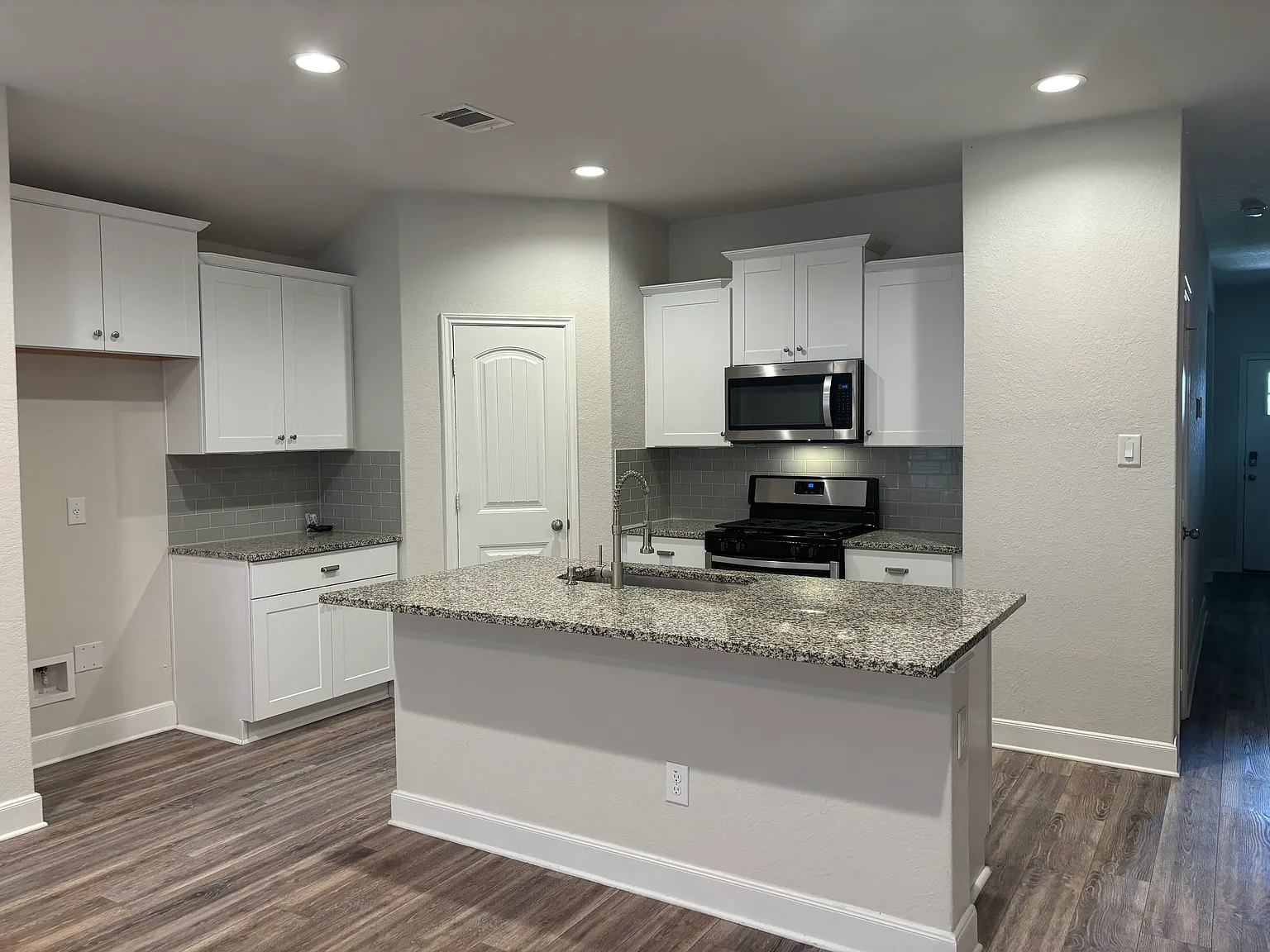 4 bed, 1830 sqft, $1,850 — Photo 3